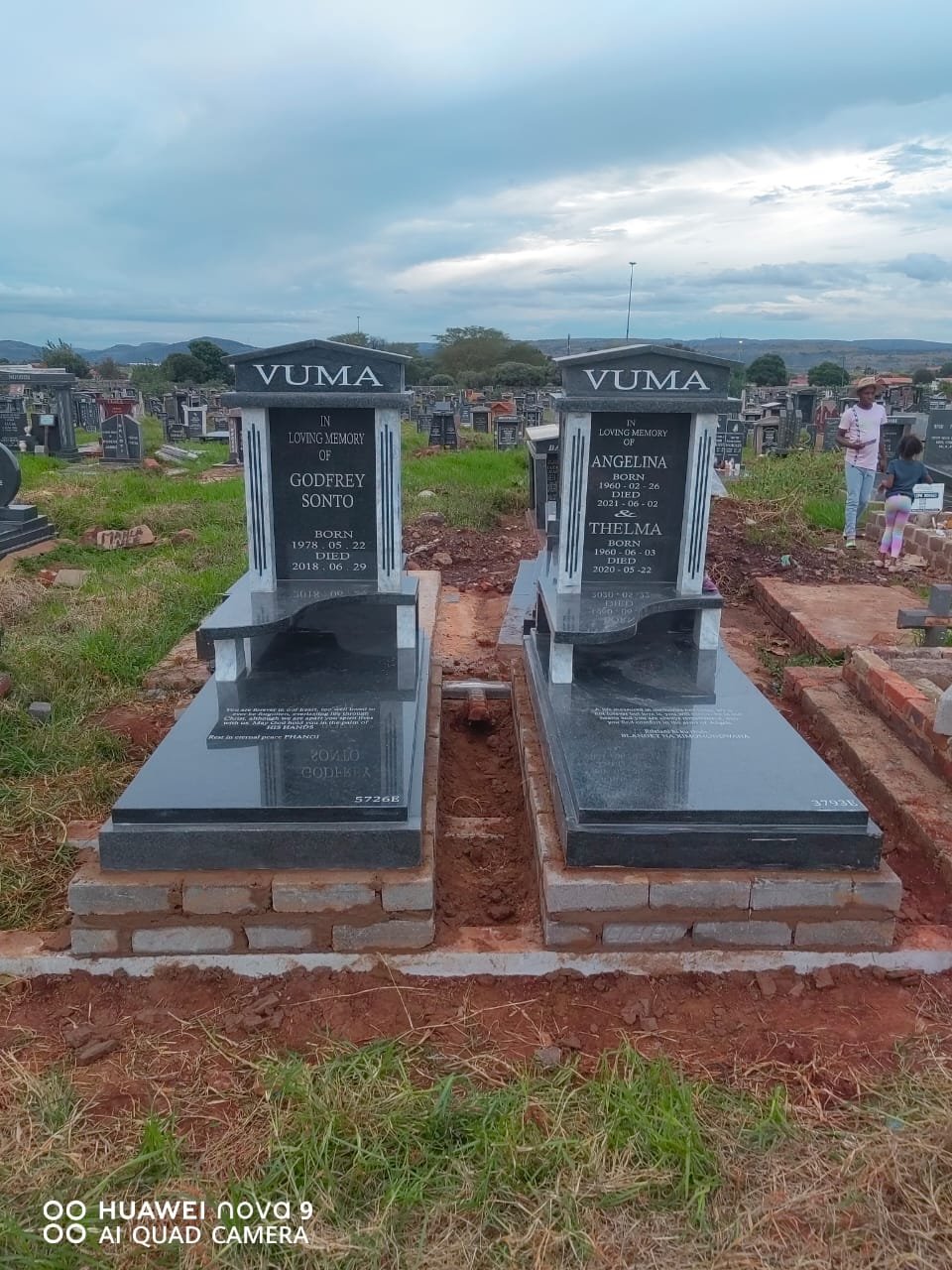 Vuma double tombstone with individual headstones front view