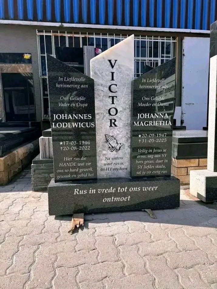 Double headstone with natural stone accent in Afrikaans