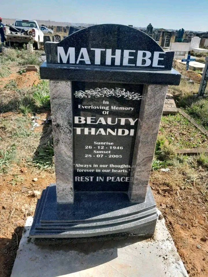 Single memorial with columns in grey granite